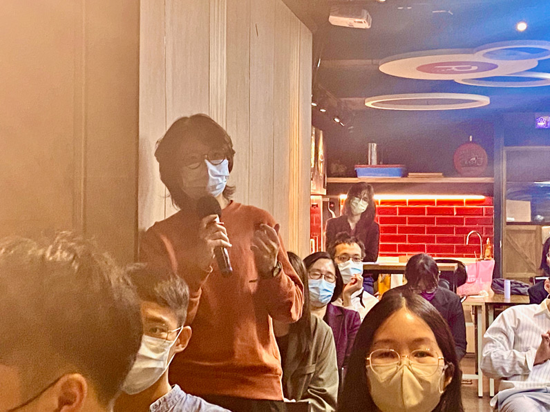 眼球中央電視台《星期一現場》節目記者眼袋，以聽眾身份與相振為討論「台灣角度的國際新聞」。（特約記者宋思彤攝）